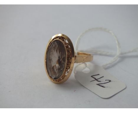 Vintage oval light quartz ring in 18ct gold - size Q - 5.9gms