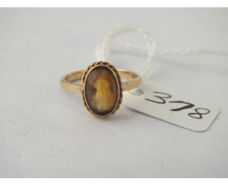 Oval stone ring set in 9ct - size K - 2.4gms