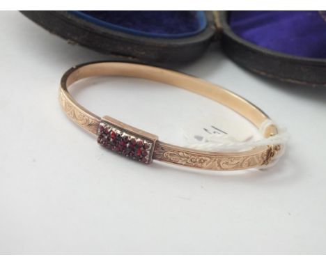 Boxed gold and garnet bangle - 9.2gms