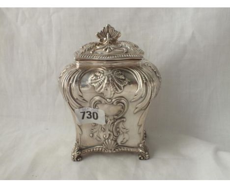 Good Edwardian bombe-chased tea caddy with hinged cover - London 1902 by GOLDSMITH CO - 270gms