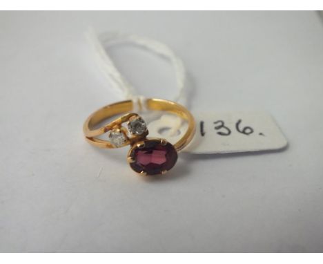 18ct gold vintage ring with white and red stones - size K - 2.24gms