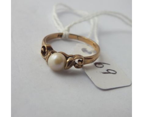 Pearl ring set in 9ct - size O - 1.8gms