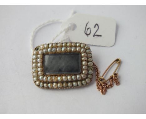 Antique gold-backed pearl memorial brooch (one pearl missing)