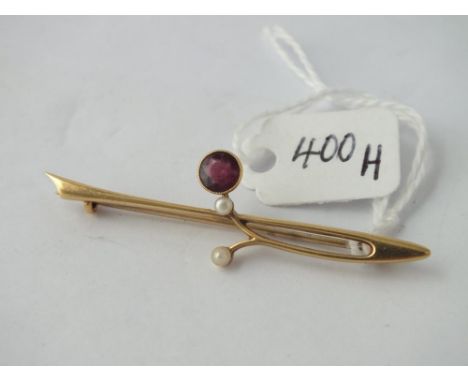 Garnet and pearl three-stone bar brooch set in 15ct gold