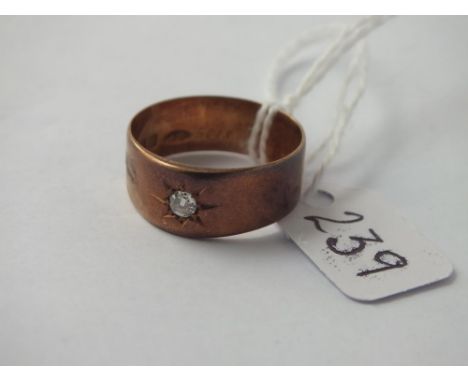 Band ring with solitaire diamond in 18ct gold - size R - 5.4gms