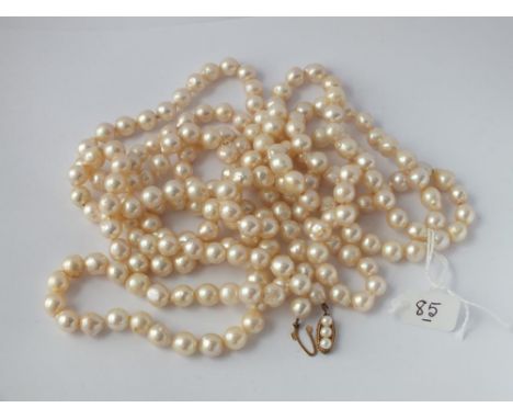 Very long pearl necklace with 14ct gold clasp