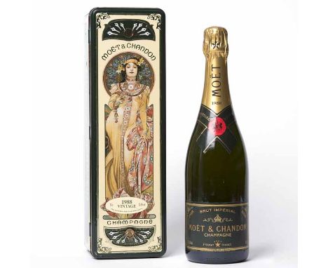 MOET & CHANDON 1988 VINTAGE ALPHONSE MUCHA EDITION
An interesting bottle of Moët et Chandon Vintage 1988 presented in a strik