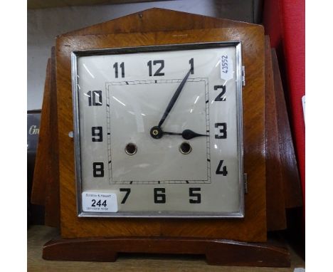 An Art Deco mantel clock with 2-train movement