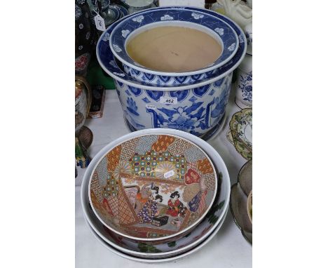 A graduated pair of blue and white jardinieres with saucers, and 3 Chinese bowls