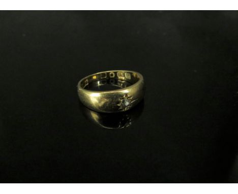 An 18ct gold ring set with a single diamond in star setting. Size I, 3.8g 