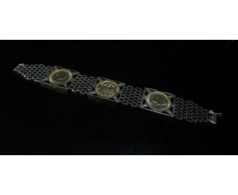 A 9ct gold gate bracelet set with three 1968 gold sovereigns, 48.7g 