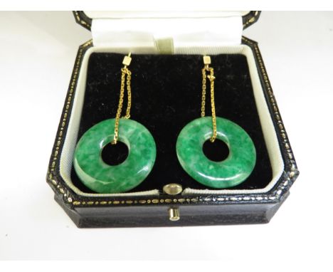 A pair of drop earrings with jade hoops suspended from yellow metal chain, 6.5cm drop 