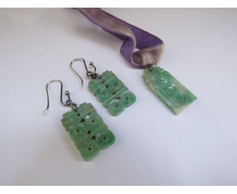 A pair of carved jade drop earrings and similar pendant (3) 