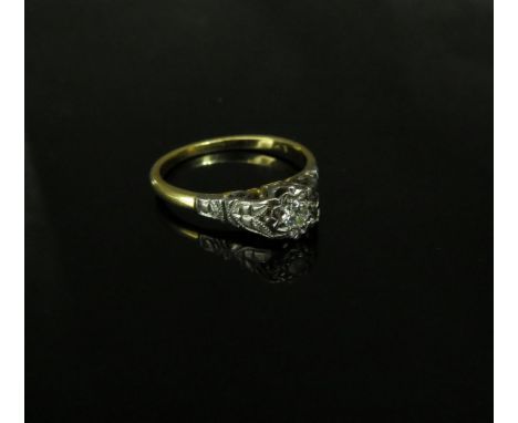 A gold ring set with a 0.15ct approx stamped 18ct diamond in illusion setting. Size P, 3.4g 