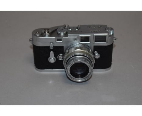 A Leica M3 camera (801576) with Elmar 90mm collapsable lens(1188783) in original case