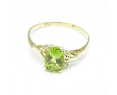 A 9ct gold, peridot and diamond ring, 1g, O