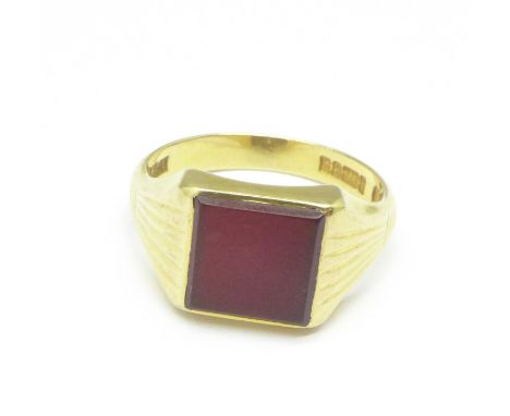 A 9ct gold stone set ring, 6g, V