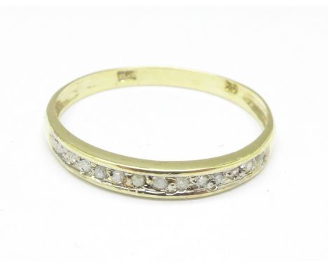 A 9ct gold and diamond ring, 0.8g, P