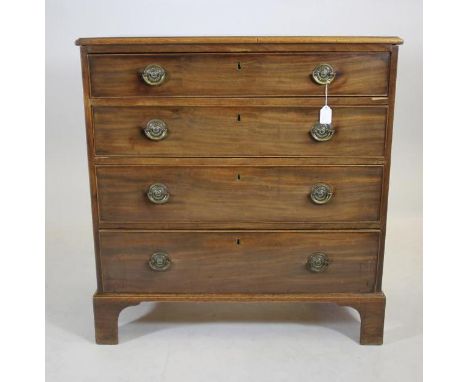 A GEORGIAN MAHOGANY CHEST, early 19th century, the moulded edged top over four graduated drawers with later brass drop handle