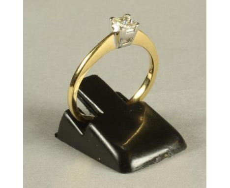 A SOLITAIRE DIAMOND RING, the princess cut stone of 0.25cts claw set to a plain 18ct gold shank, size N