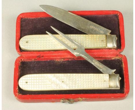 A GEORGE IV FOLDING SILVER FRUIT KNIFE AND FORK, maker probably John Law, Sheffield 1829, the plain blade and two prong tine 