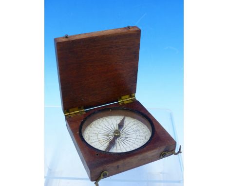 A 19TH CENTURY CAMPAIGN TYPE MAHOGANY CASED COMPASS