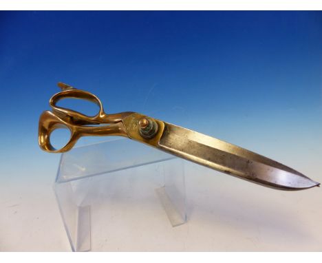 A RARE PAIR OF ANTIQUE TAILORS SHEARS / SCISSORS WITH LEFT HANDED BRASS HANDLES SIGNED T. WILKINSON AND SON. LENGTH 36cm