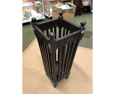 AN EARLY 20TH CENTURY OAK STICK STAND WITH SLATTED SIDES