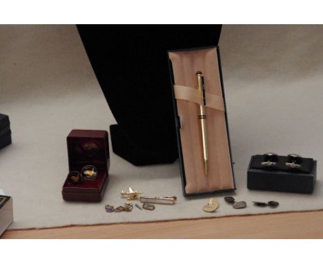 An assortment of gentleman's accessories including cufflinks, tie pins, a boxed Calibri gilt pen with engine turned decoratio