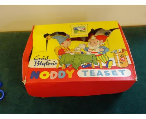 Noddy Tea set, after Enid Blyton, children's toy tea set in presentation case, complete and each item with crested transfer p