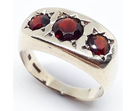 A hallmarked 9ct gold three stone garnet ring, gross wt. 5.2g, size Q.  