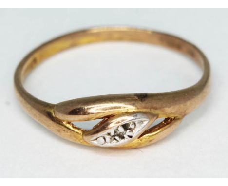 A hallmarked 9ct gold ring, gross wt. 1g, size K.  