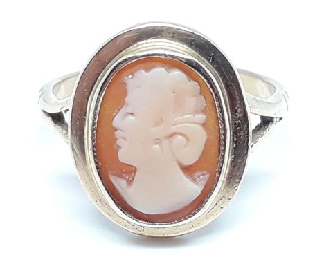 A hallmarked 9ct gold cameo ring, gross wt. 2.4g, size L.  