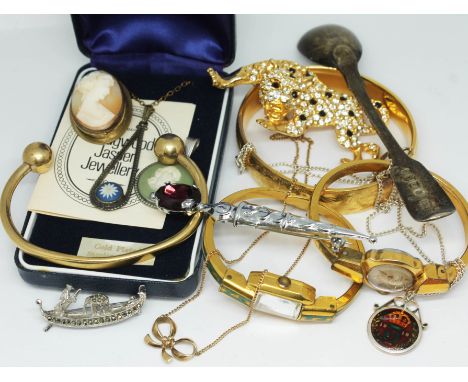 A mixed lot of vintage jewellery including two gold plated bangle watches, a gold plated bangle, a pendant on chain marked '3