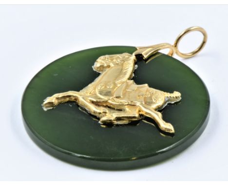 Circular jade pendant, mounted with a gold figure of a horse, 32mm diameter 