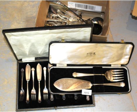 One cased silver plated fish serving pairs, together with a set of plated fish knives and forks and a quantity of loose plate
