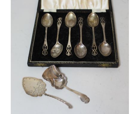 Cased set of six Birmingham silver teaspoons, together with two silver caddy spoonsWeight - 4 troy ounces 