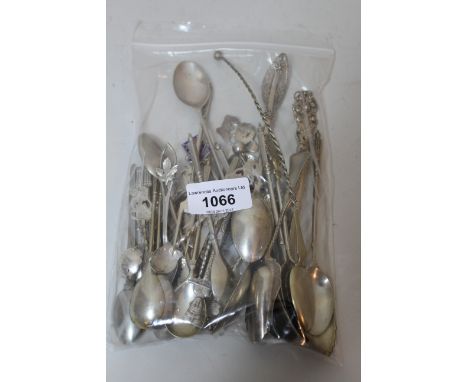 Quantity of various Continental white metal flatware, 14 troy ounces, together with a small quantity of silver plated flatwar