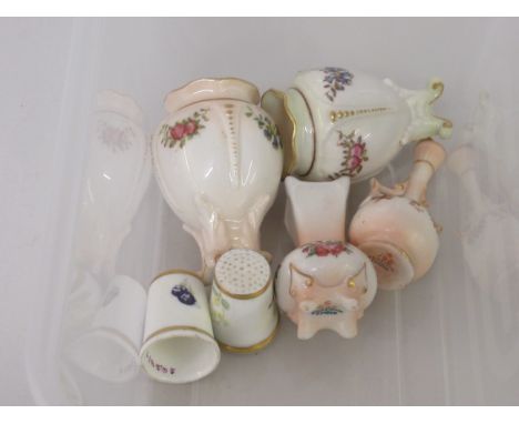 Four various miniature Royal Worcester vases and two thimblesSome minor loss of gilt, otherwise in good condition 