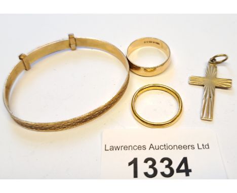 22ct Gold wedding band, 2.5g, together with a 9ct gold wedding band and a 9ct gold pendant cross, 3.8g and a 9ct gold & metal
