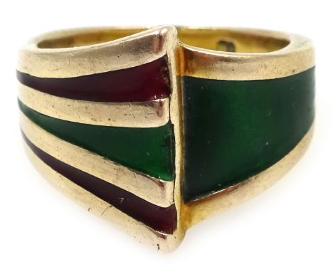 Gold red and green enamel ring, hallmarked 9ct Condition Report Approx 6.6gm, size IClick here for further images, condition,