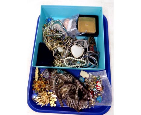 A tray of costume jewellery, beaded necklaces, wrist watch, compact etc 