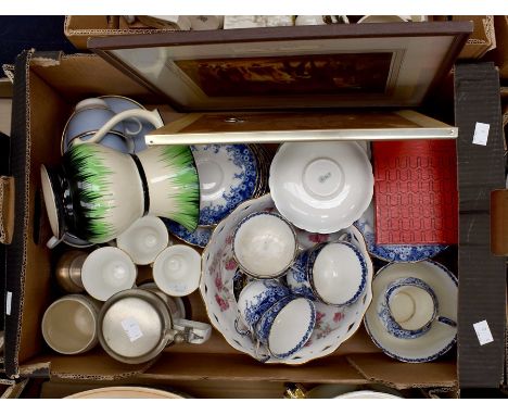 A Crown Devon blush ivory large dressing table set, pattern number 0465, reg number 554 to include a wash basin and jug, cham