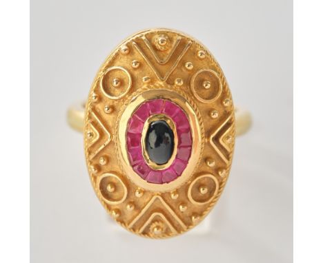 Ring, GG 750 (Oberteil wohl GG 916), wohl Rubine, wohl Saphir, Fa. Nusret, ca. 10.66 g, RM 56