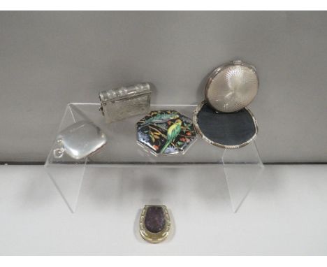 A small quantity of hallmarked silver and collectables to include a silver vesta, a brass vesta in shape of a horseshoe, guil