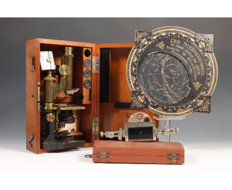 Leitz microscoop in mahoniehouten kist, ca. 1890; Compleet met diverse objectieven en accesoires. Hierbij een Spiegel condens