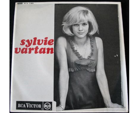SYLVIE VARTAN EP - A well presented copy of the sought after "Dans Tes Bras" EP from Sylvie Vartan, issued on RCA Victor in 1