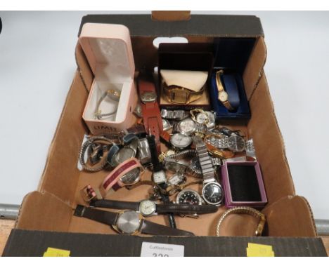 A TRAY OF ASSORTED MODERN AND VINTAGE  WRIST WATCHES TO INCLUDE TIMEX, SEKONDA ETC