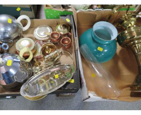 TWO TRAYS OF ASSORTED COLLECTABLE'S TO INCLUDE ART DECO STYLE TEAPOTS TOGETHER WITH AN OIL LAMP 
