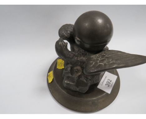 A VINTAGE METAL INKWELL, THE INKWELL ON THE BACK OF AN EAGLE 